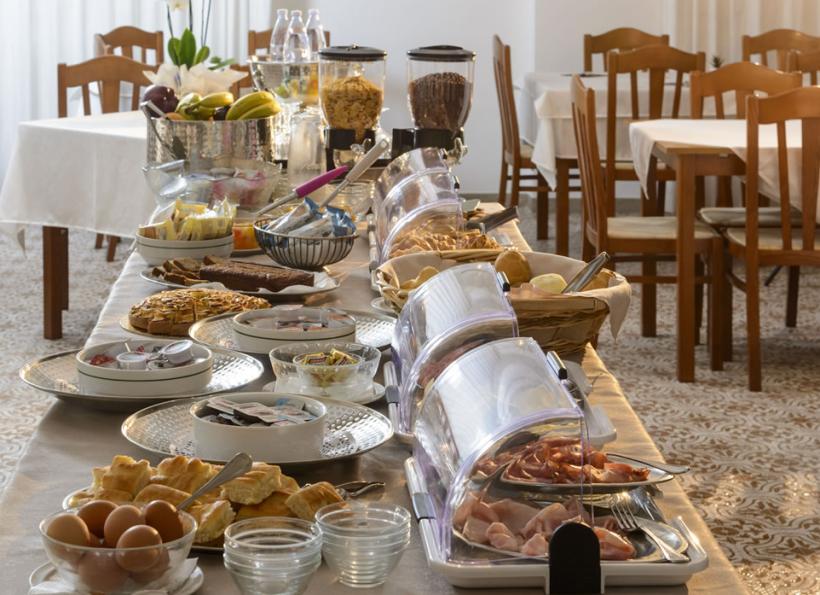 hotelgiardinocesenatico en breakfast 008