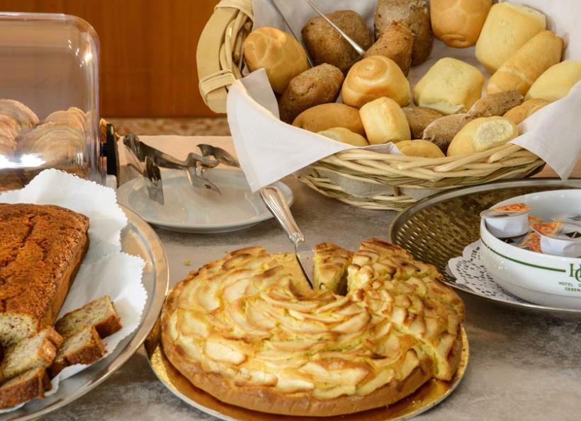 hotelgiardinocesenatico en breakfast 012